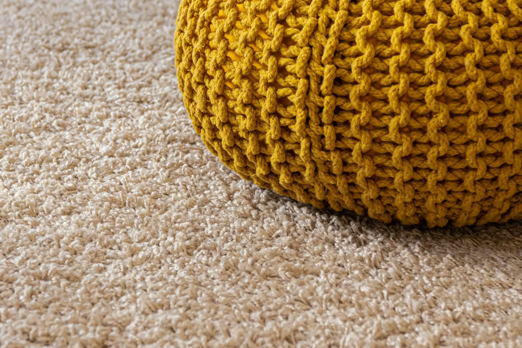Moquette beige à poils courts, illustration